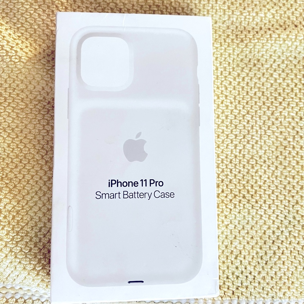 Apple 🍎 iPhone 11Pro case/ battery life pack.. excellent condition.. used once..